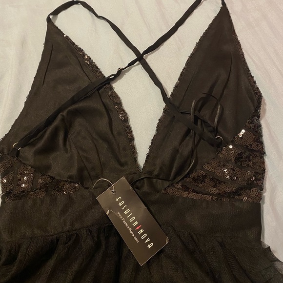 FASHION NOVA DRESS - Picture 4 of 5